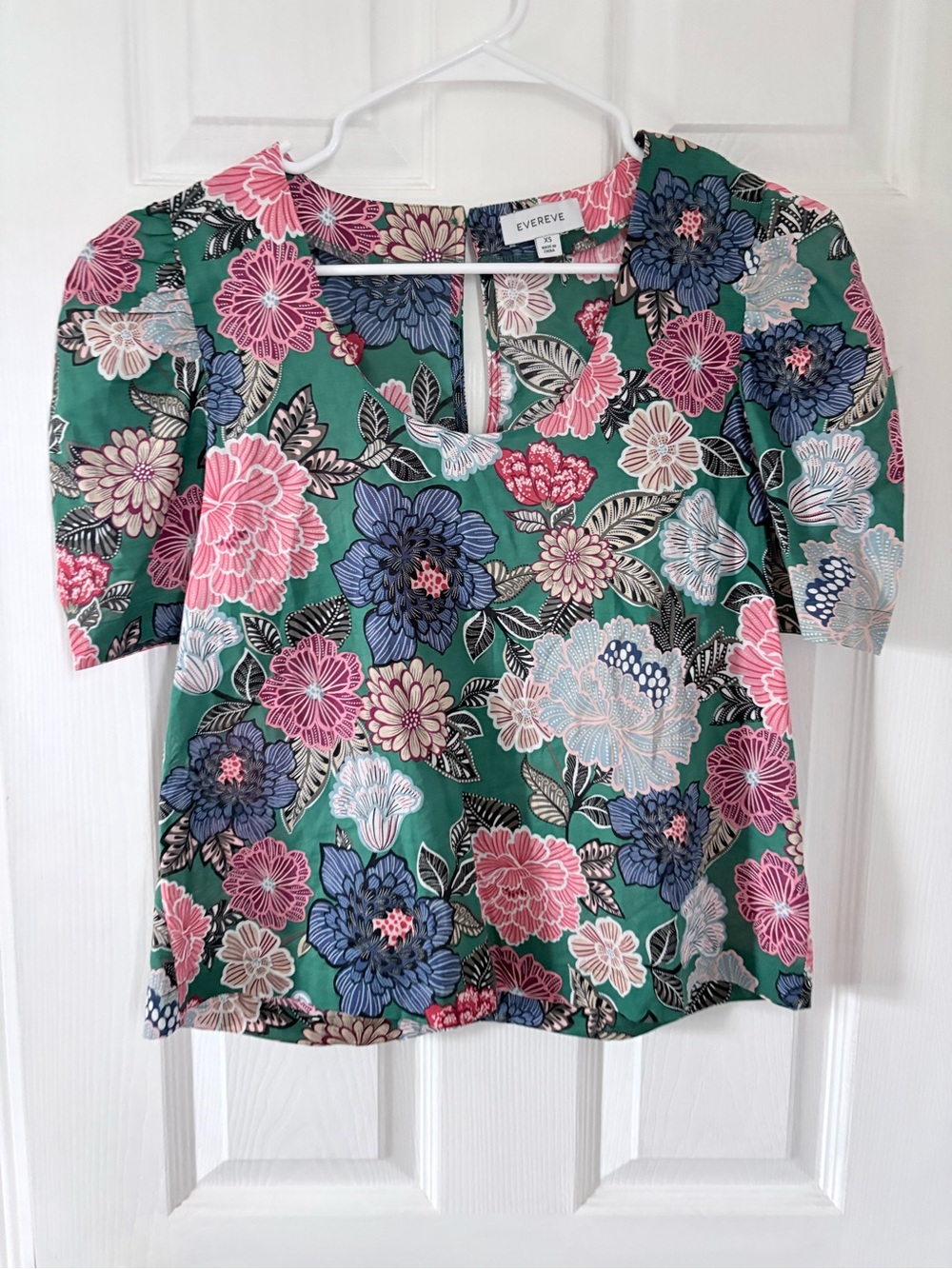 Evereve Green Floral Short-Sleeve Top with Pink and Blue Blooms